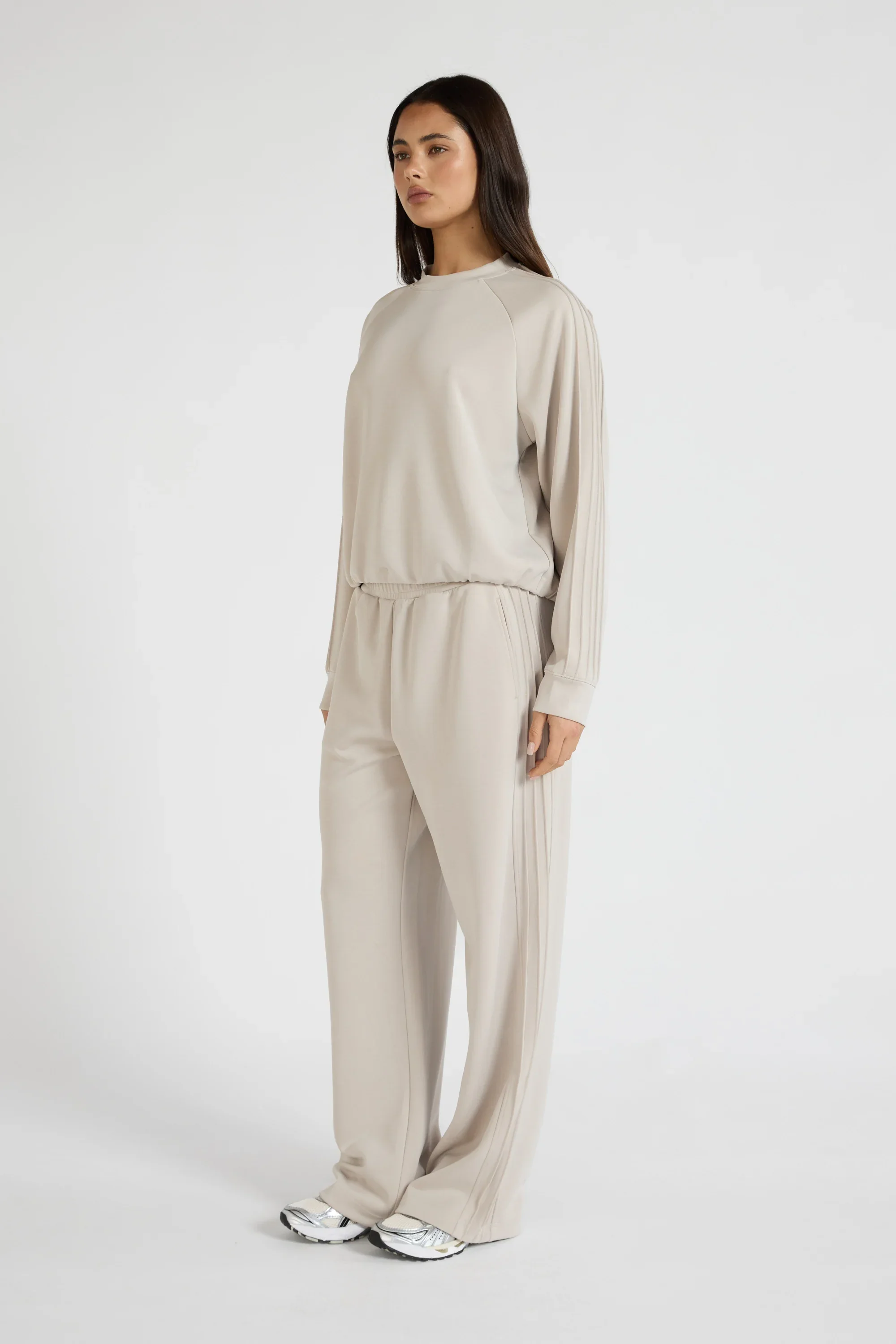 Soft Luxury Raglan Crew Jumper - Image 4
